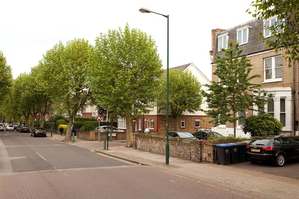 118 Brondesbury Road * Londres